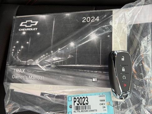 Used 2024 Chevrolet Trax RS w/ Driver Confidence Package image 39