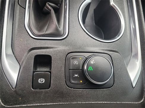 Used 2023 Chevrolet Traverse LT image 28