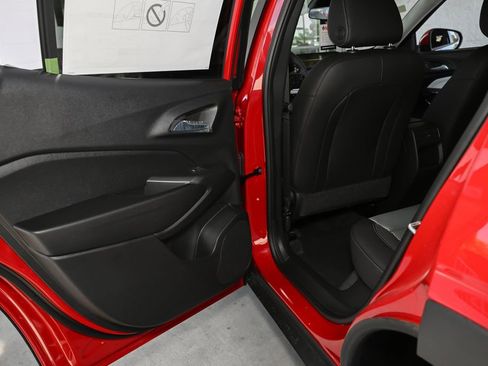 New 2026 Chevrolet Trax LT w/ LPO, Blackout Package image 30