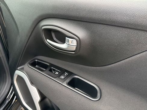 Used 2021 Jeep Renegade Sport image 35