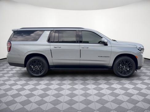 Used 2024 Chevrolet Suburban RST w/ Luxury Package RWD image 8