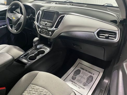 Used 2022 Chevrolet Equinox LS image 3