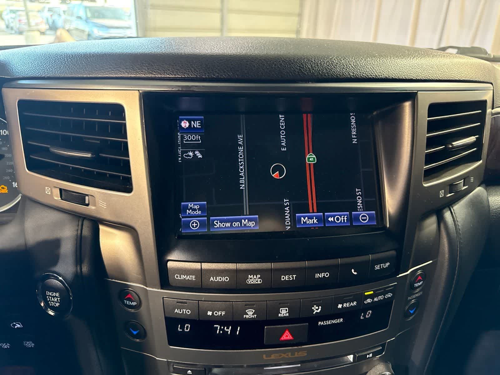 Used 2013 Lexus LX 570 4WD w/ Luxury Pkg w/Pre-crash image 22