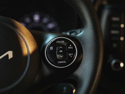 Used 2022 Kia Soul LX image 13