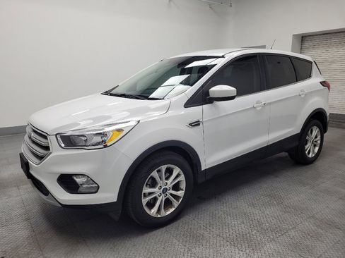 Used 2019 Ford Escape SE FWD image 2