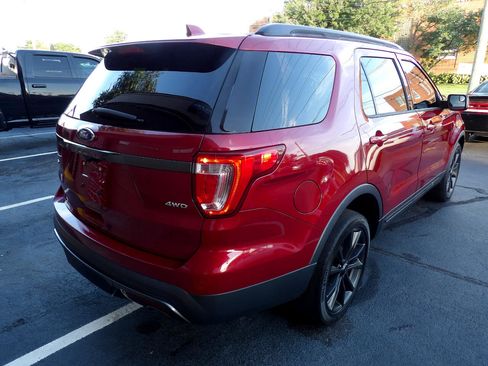 Used 2017 Ford Explorer XLT w/ Equipment Group 202A image 6