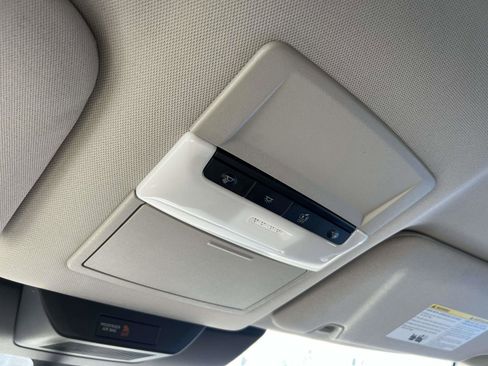 Used 2023 Nissan Pathfinder S image 32