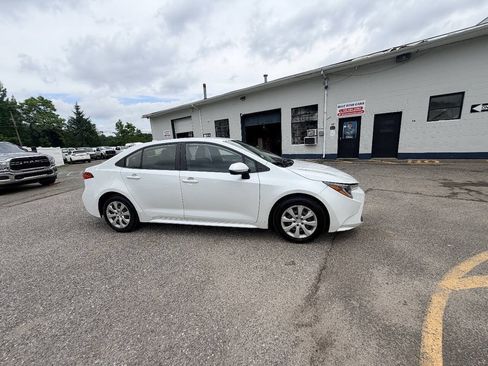 Used 2022 Toyota Corolla LE FWD image 18