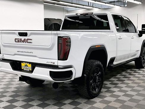 Used 2024 GMC Sierra 2500 AT4 w/ AT4 Premium Plus Package image 12