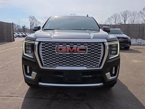 Used 2021 GMC Yukon XL Denali w/ Denali Premium Package image 8