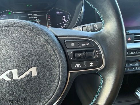 Certified 2022 Kia Niro EX Premium image 16