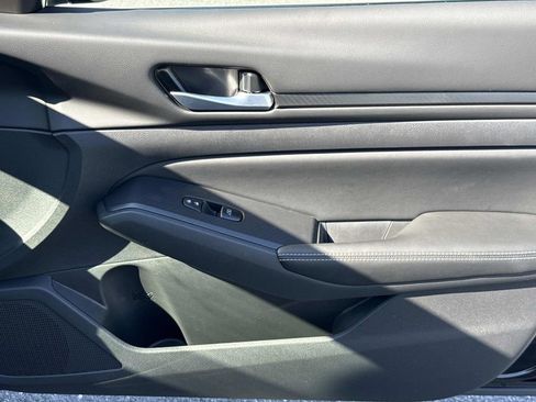 Used 2025 Nissan Altima 2.5 SV w/ SV Special Edition Package FWD image 19