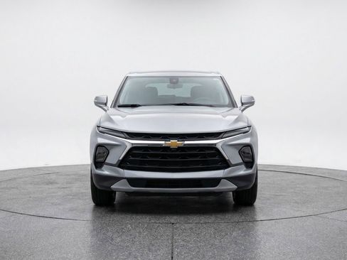 Used 2025 Chevrolet Blazer LT FWD image 2