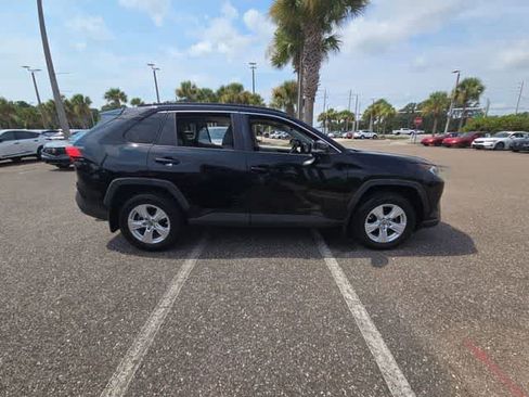 Used 2019 Toyota RAV4 XLE w/ Convenience Package FWD image 9
