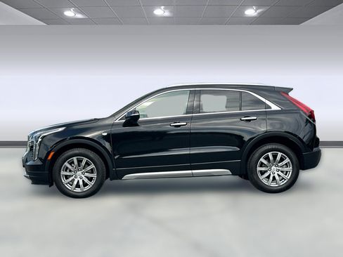 Used 2022 Cadillac XT4 Premium Luxury w/ Safety Alert Package AWD/4WD image 2