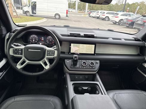 Used 2024 Land Rover Defender 110 S image 17