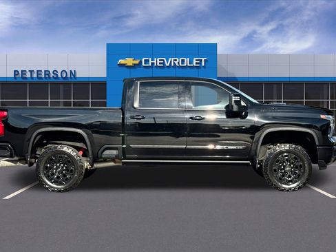Used 2024 Chevrolet Silverado 2500 High Country w/ Midnight Edition AWD/4WD image 3