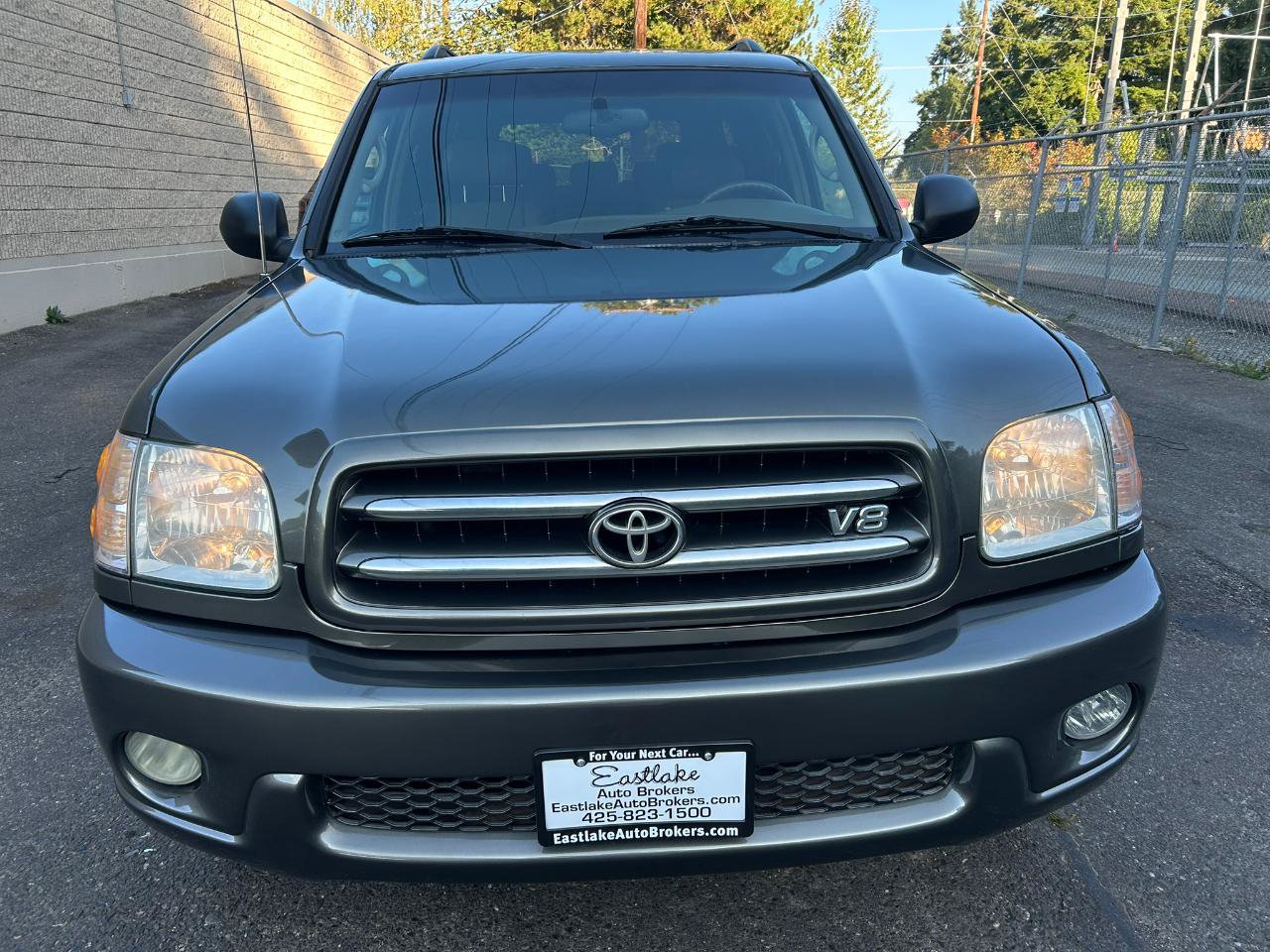 Used 2004 Toyota Sequoia Limited AWD/4WD image 2
