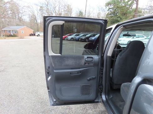 Used 2004 Dodge Dakota Sport w/ Deluxe Convenience Group image 10
