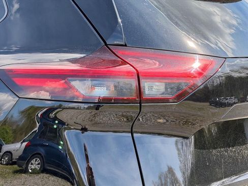 Used 2023 Nissan Rogue SL w/ SL Premium Package image 31