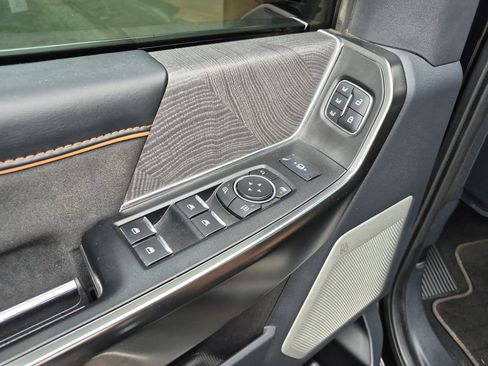 Used 2024 Ford F250 Platinum w/ Tremor Off-Road Package image 17