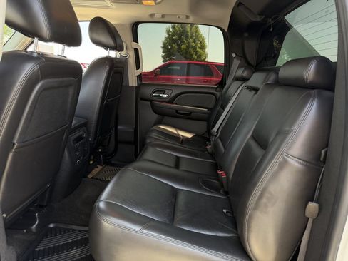 Used 2011 Chevrolet Avalanche LTZ AWD/4WD image 27