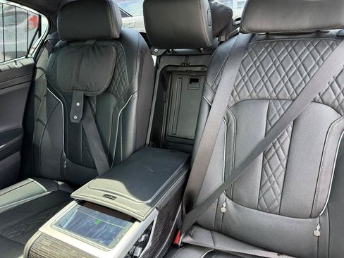 Used 2018 BMW 750i RWD image 18
