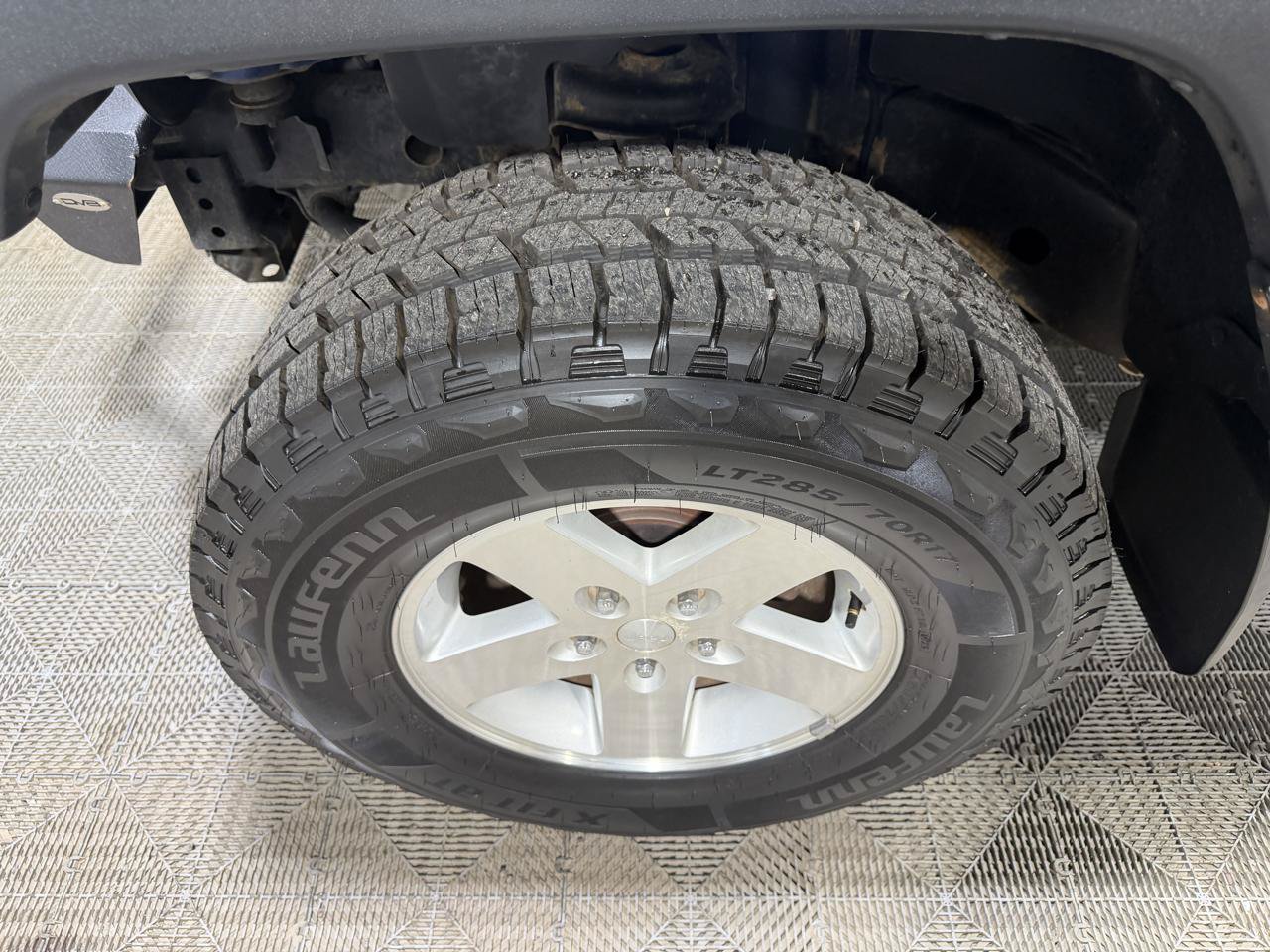 Used 2009 Jeep Wrangler Rubicon w/ Dual Top Group AWD/4WD image 22