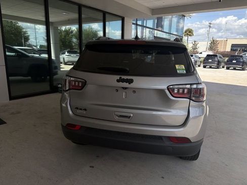Used 2023 Jeep Compass Latitude w/ Sun and Sound Group AWD/4WD image 4