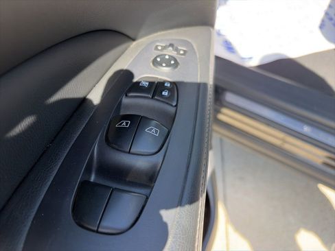 Used 2017 Nissan Pathfinder Platinum w/ Family Entertainment Package image 59