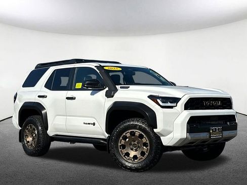 Used 2025 Toyota 4Runner Trailhunter AWD/4WD image 2