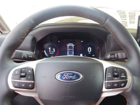 Used 2025 Ford Explorer Active RWD image 29