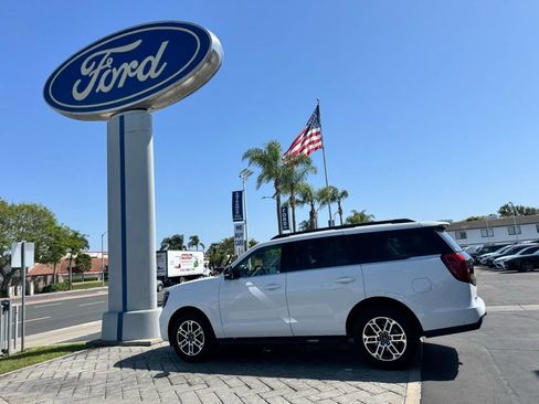 Used 2025 Ford Expedition Active AWD/4WD image 25
