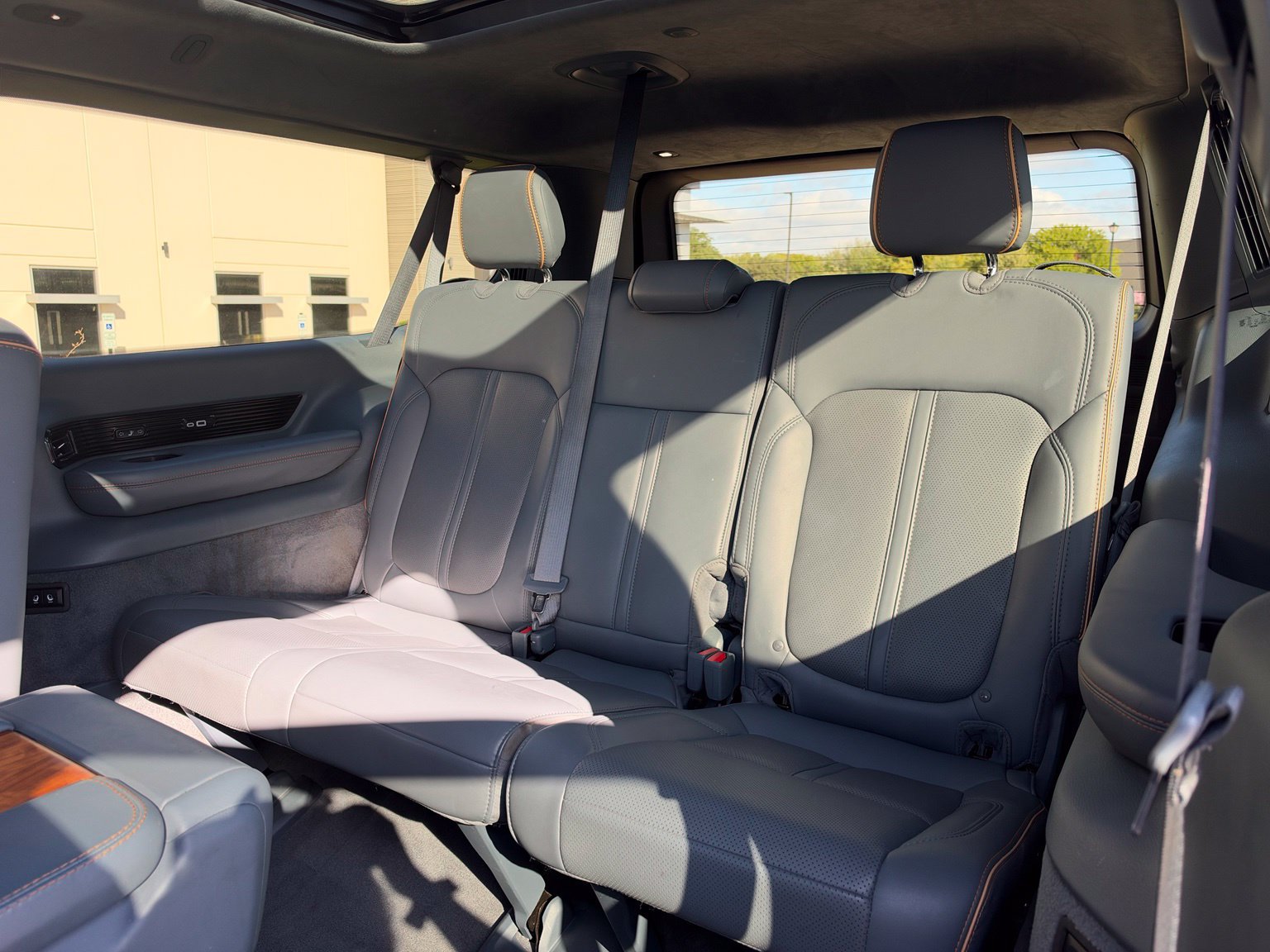 Used 2023 Jeep Grand Wagoneer L Series II w/ Premium Group II AWD/4WD image 17