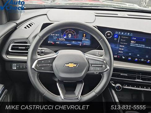 Used 2026 Chevrolet Traverse LT AWD/4WD image 12