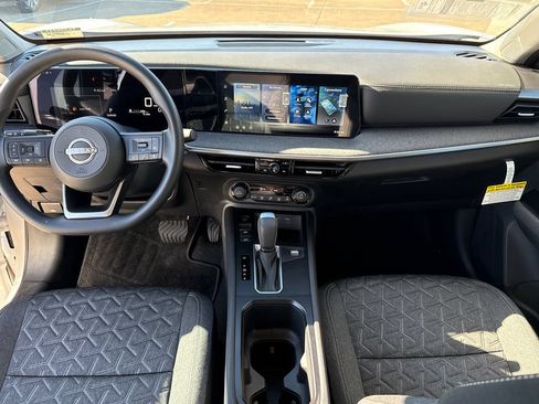 Used 2026 Nissan Kicks SV w/ Charging Package FWD image 5