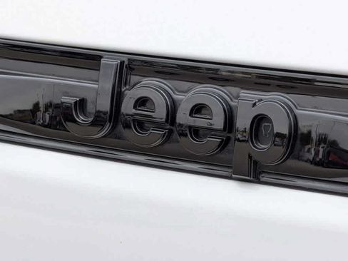 Certified 2023 Jeep Grand Cherokee Altitude AWD/4WD image 12