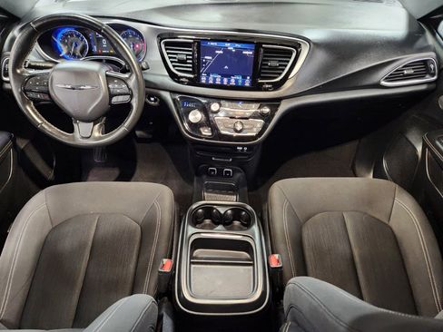 Used 2019 Chrysler Pacifica Touring Plus w/ S Appearance Package FWD image 45