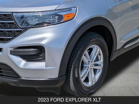 Used 2023 Ford Explorer XLT image 10