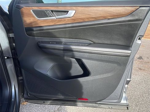 Used 2024 Volkswagen Atlas SE image 13