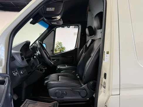 Used 2022 Mercedes-Benz Sprinter 2500 image 15