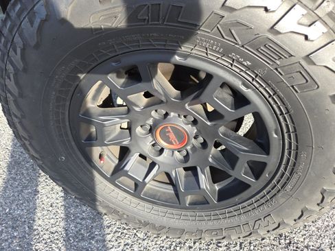 Used 2022 Toyota Tacoma TRD Sport w/ Technology Package image 13