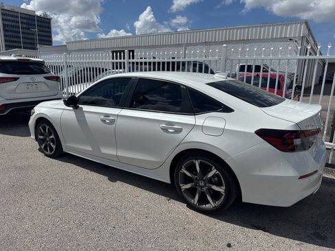 Used 2025 Honda Civic Sport Touring image 3