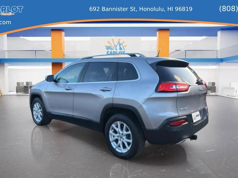 Used 2018 Jeep Cherokee Latitude Plus w/ Comfort/Convenience Group AWD/4WD image 8