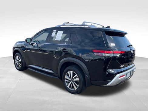 Used 2023 Nissan Pathfinder SL w/ Black Appearance Package AWD/4WD image 3