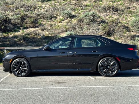 Certified 2023 BMW 760i xDrive w/ Executive Package image 9