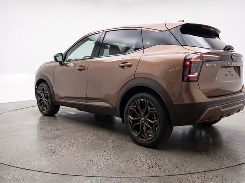 Used 2026 Nissan Kicks SR FWD image 6