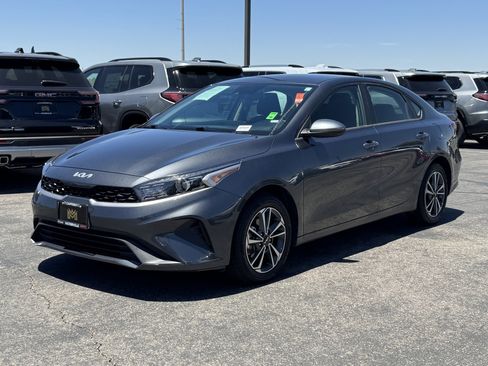 Used 2024 Kia Forte LXS FWD image 3
