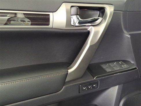 Used 2022 Lexus GX 460 Premium w/ Premium Package image 16