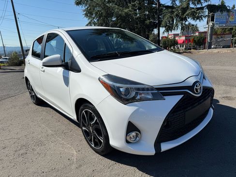 Used 2017 Toyota Yaris SE image 9